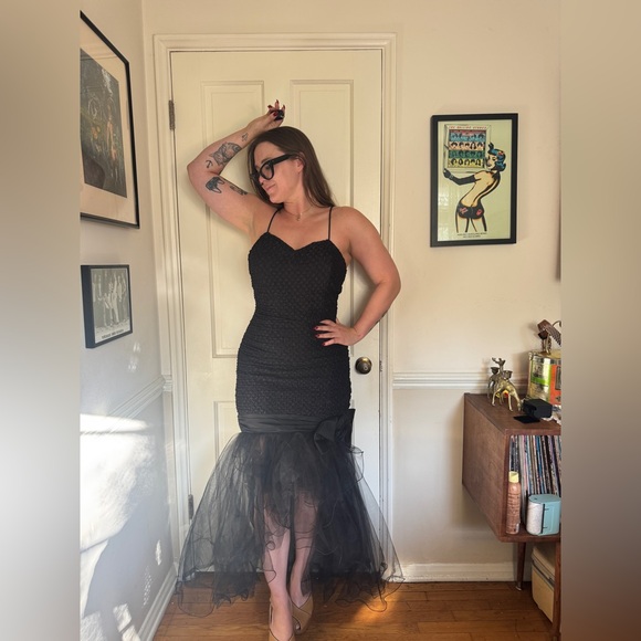 Vintage Dresses & Skirts - 80s Vintage Mermaid Hem Wiggle Dress